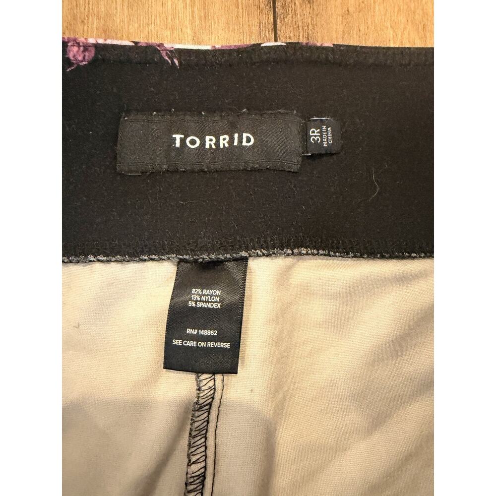 Torrid Ponte Knit Stretch Pull On Pixie Pant Black Pink Purple Floral 3R - Picture 4 of 4